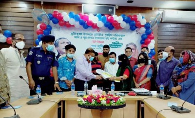 শিবগঞ্জে ৭৩ টি গৃহহীন পরিবারের মাঝে জমির দলিল ও বাড়ি হস্তান্তর